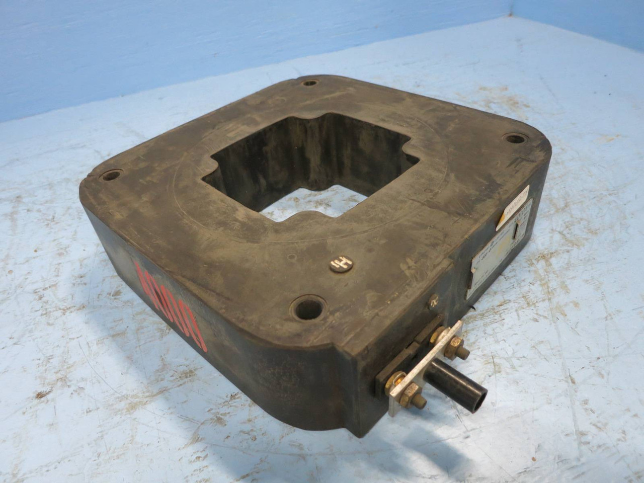 General Electric 750X31G3 Type JCD-0 CT Current Transformer Ratio 4000:5 Amp GE (DW0736-3)