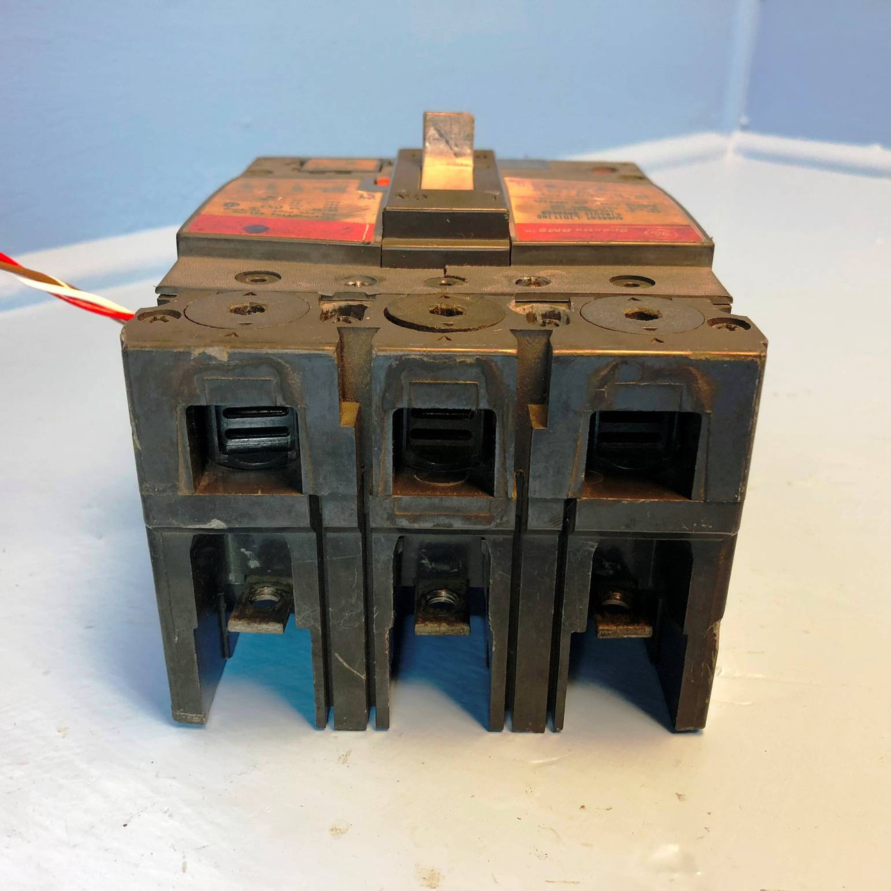 GE SELA36AT0030 30A Spectra Circuit Breaker w Aux & 15 Amp Plug General Electric (EM2899-1)