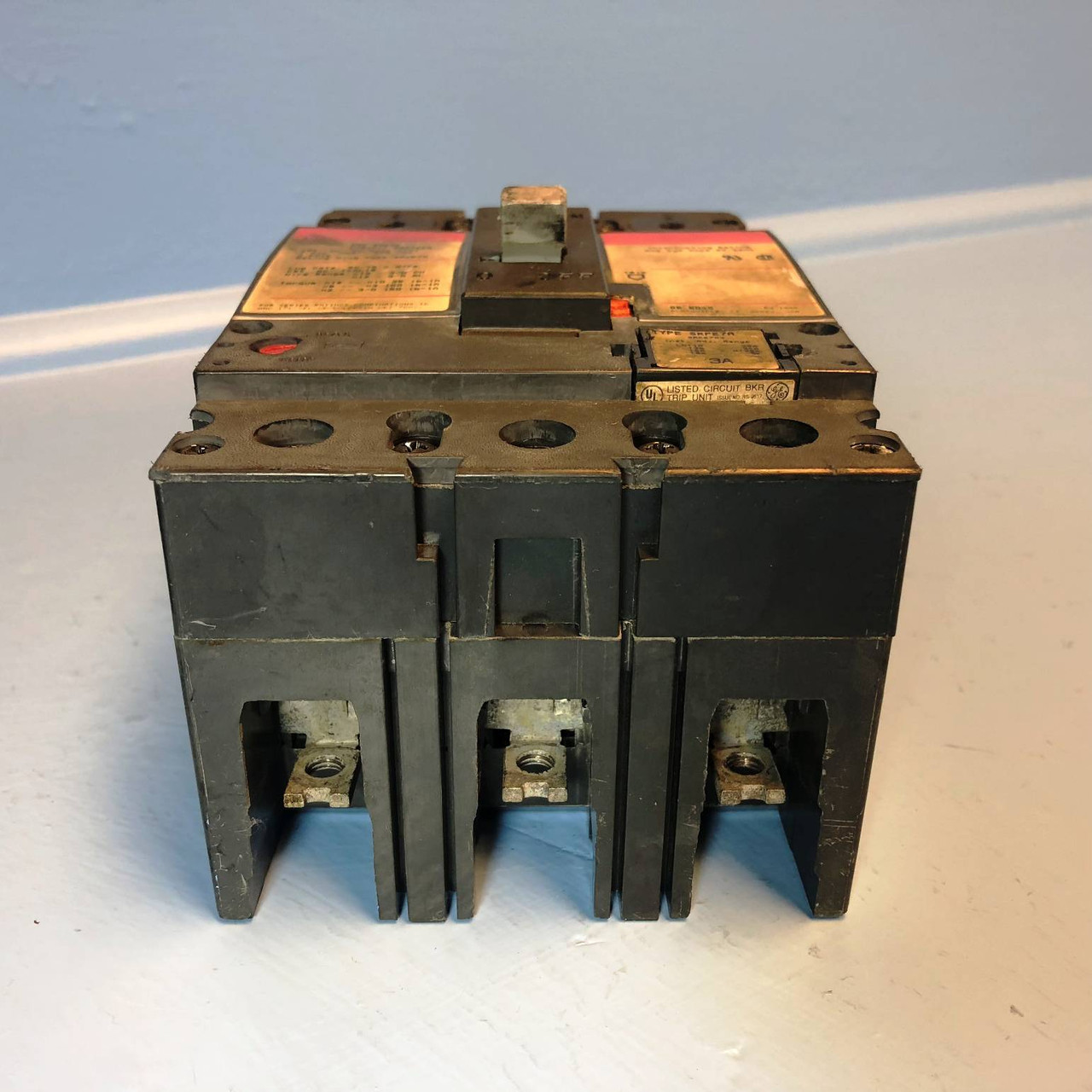 GE SELA36AI0007 7A Spectra Circuit Breaker w/ 3 Amp Plug & Aux General Electric (EM2901-5)