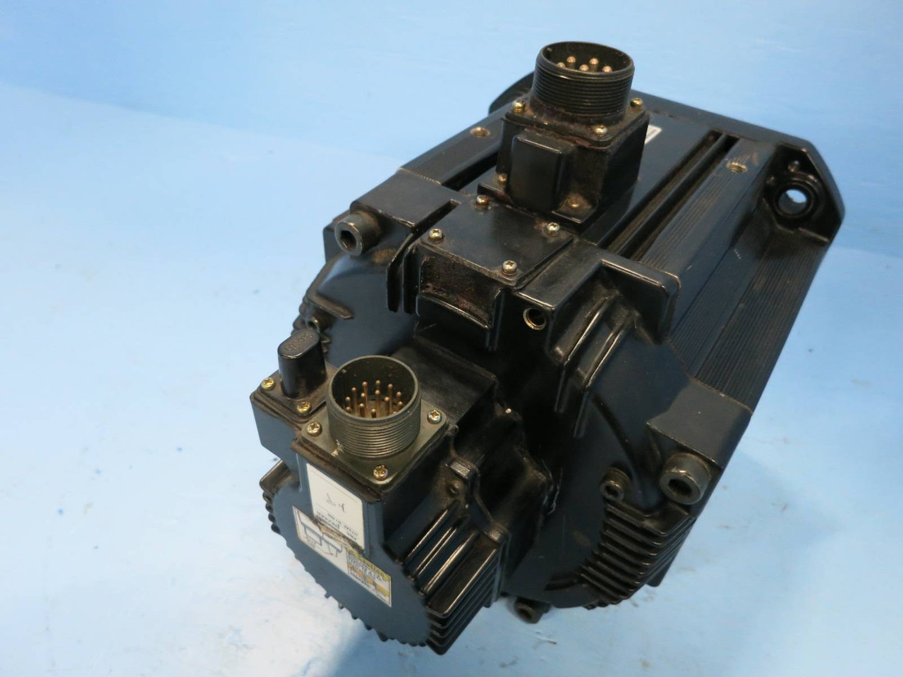 Yaskawa SGMDH-45A2B-YR14 32.4A 1500 rpm AC Servo Motor 4.5 kW 3PH SGMDH45A2BYR14 (DW0856-1)