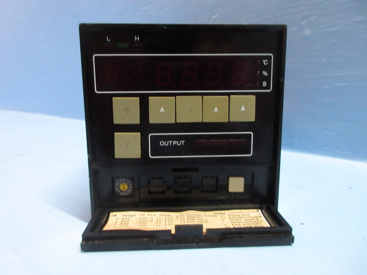 Doric DC7000 Temperature Controller Model DC-7035C-0004 110-230V (TK4075-1)