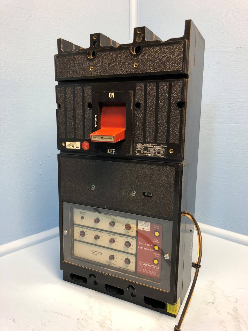 GE THJ9VF26 600 Amp LSIG Breaker w/ 600A Trip/Sensor T9VTSLGA3 General Electric (EM2922-6)