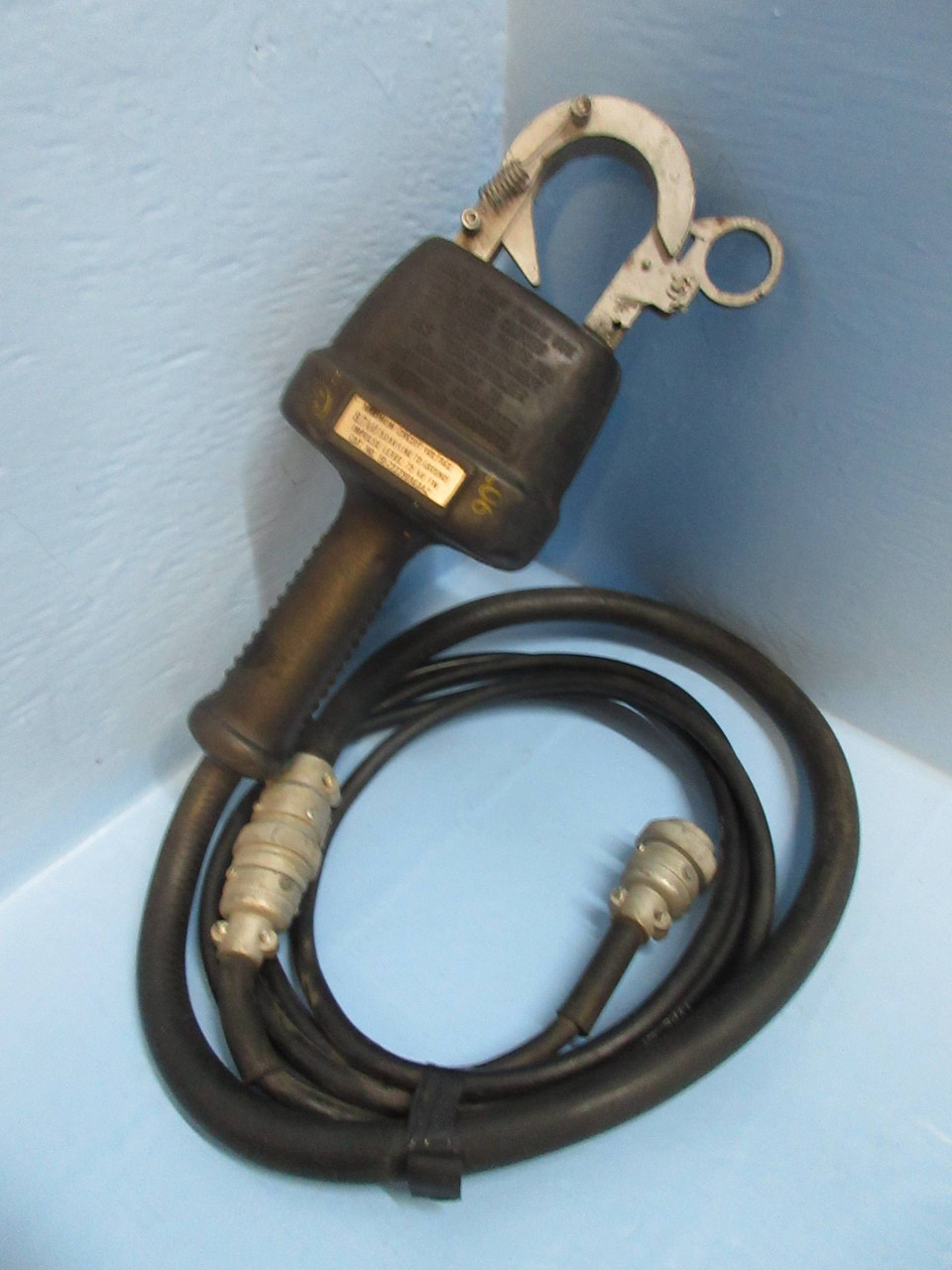 General Electric GE 50-233390AGAA2 Test Clamp 8.7 kV 5.0kV Line to Ground (TK4086-1)