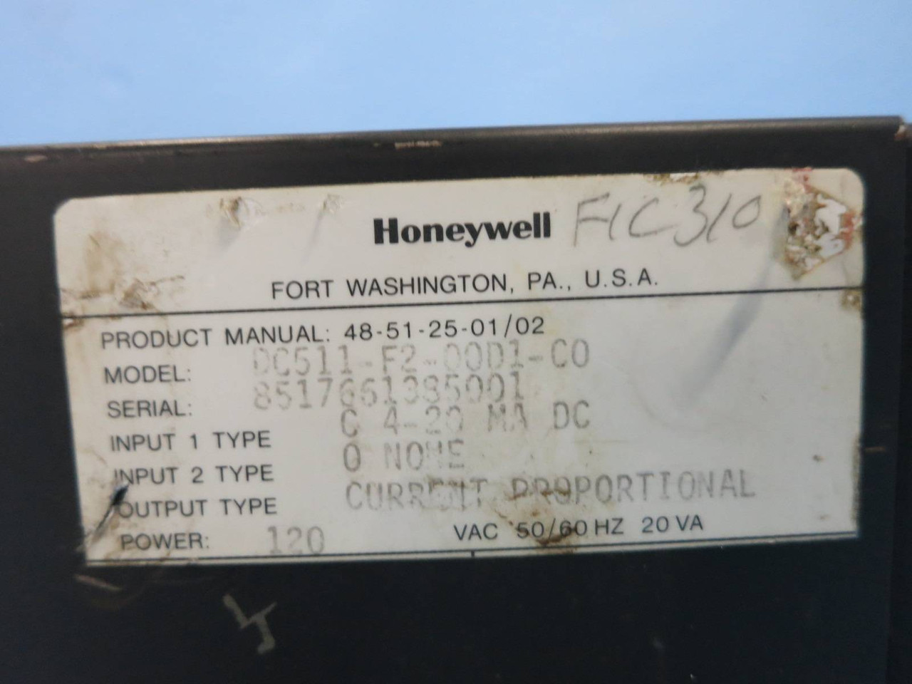 Honeywell UDC500 DC511-F2-00D1-C0 Universal Digital Process Controller (DW0890-1)