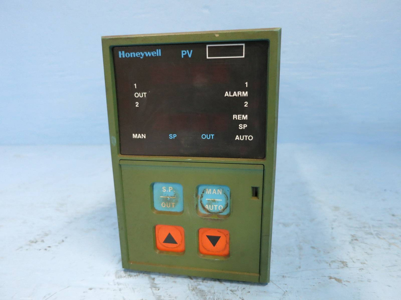 Honeywell UDC500 DC511-F2-00D1-C0 Universal Digital Process Controller (DW0890-1)