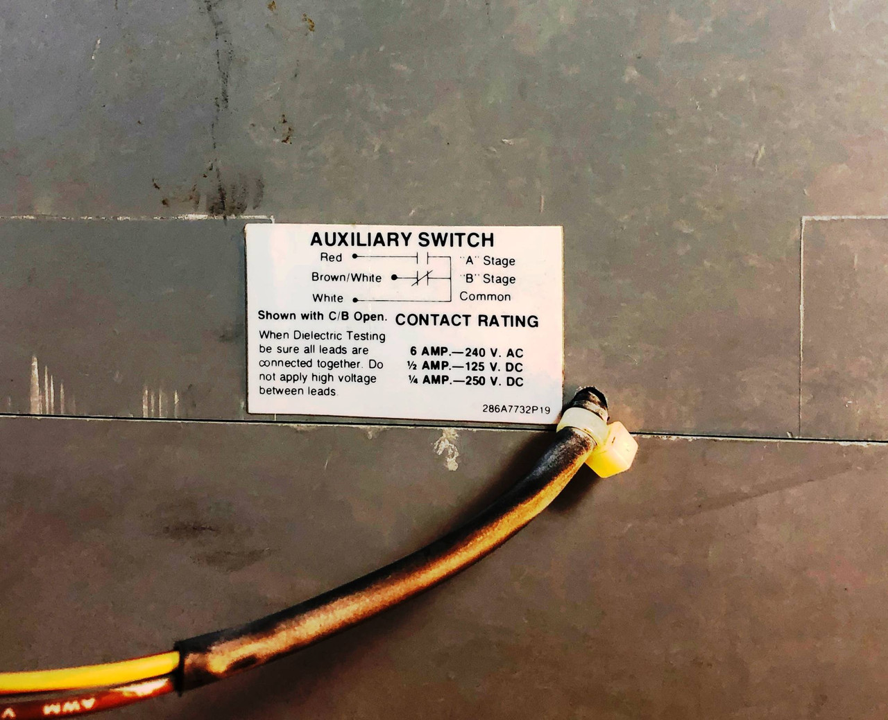GE TPVVF5616H 1600A Power Break LSIG Breaker Aux 1600 Amp General Electric flaw (EM2936-1)