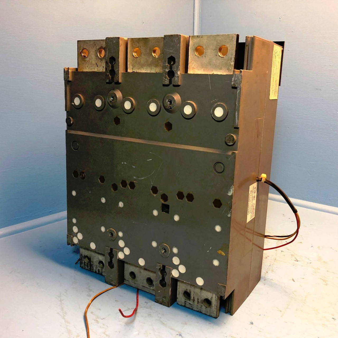 GE TPVVF5616H 1600A Power Break LSIG Breaker Aux 1600 Amp General Electric flaw (EM2936-1)