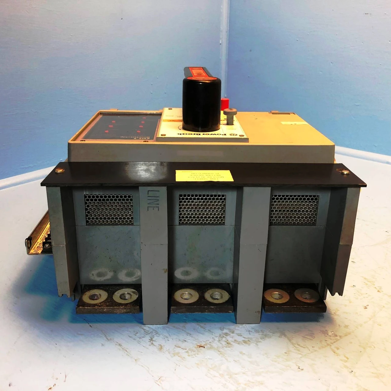 GE TPVVF5616H 1600A Power Break LSIG Breaker Aux 1600 Amp General Electric flaw (EM2936-1)