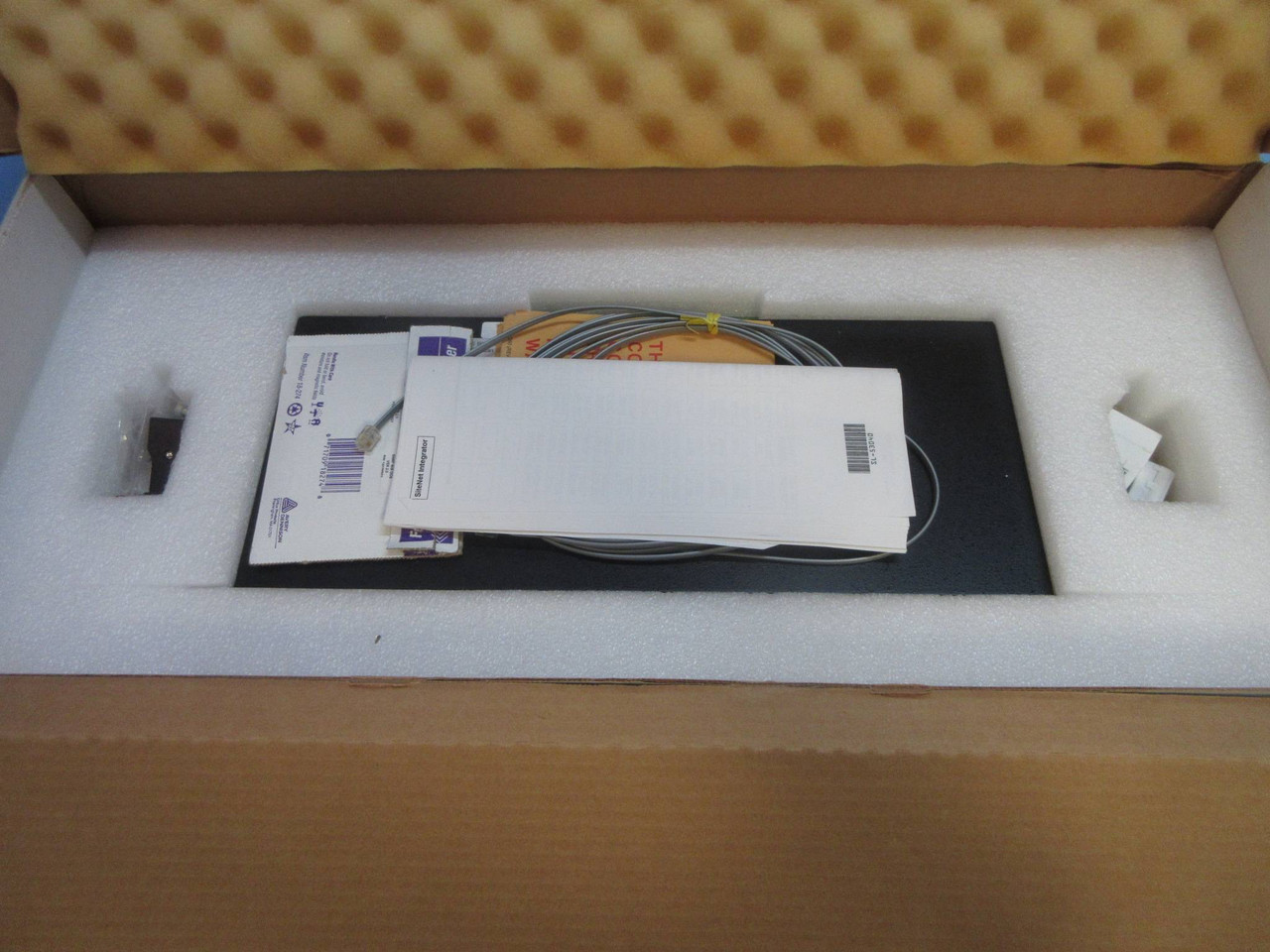 NEW Liebert Integrator-19SE Rev. N Integrator 19IN RKMNT 1UPS Ethernet 9 Vdc NIB (TK4141-2)