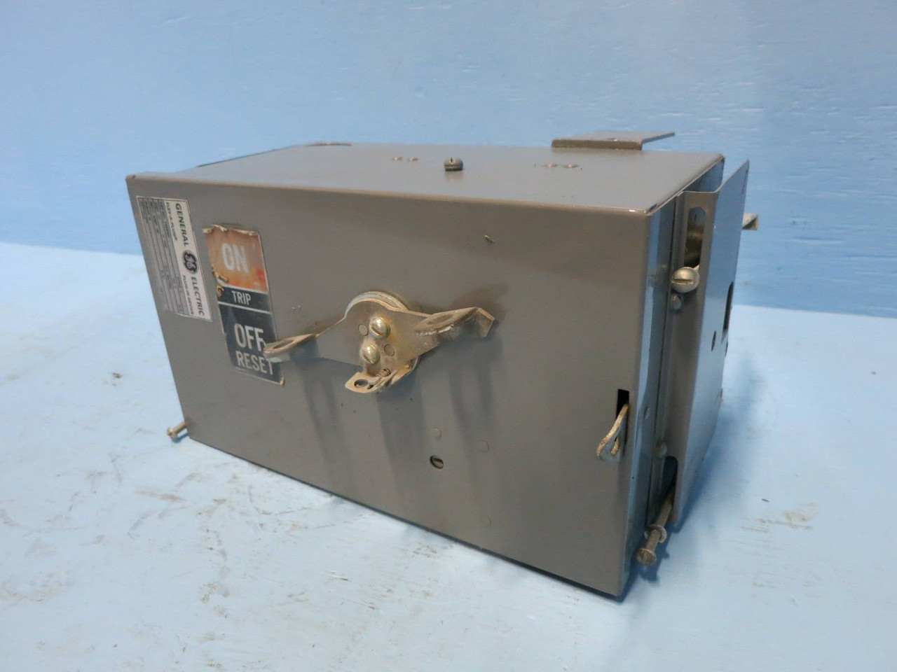 Image of GE FVK43EF 30A 480V 3PH 4W Flex A Plug Breaker Bus Switch 30 Amp 4 Wire FVK4