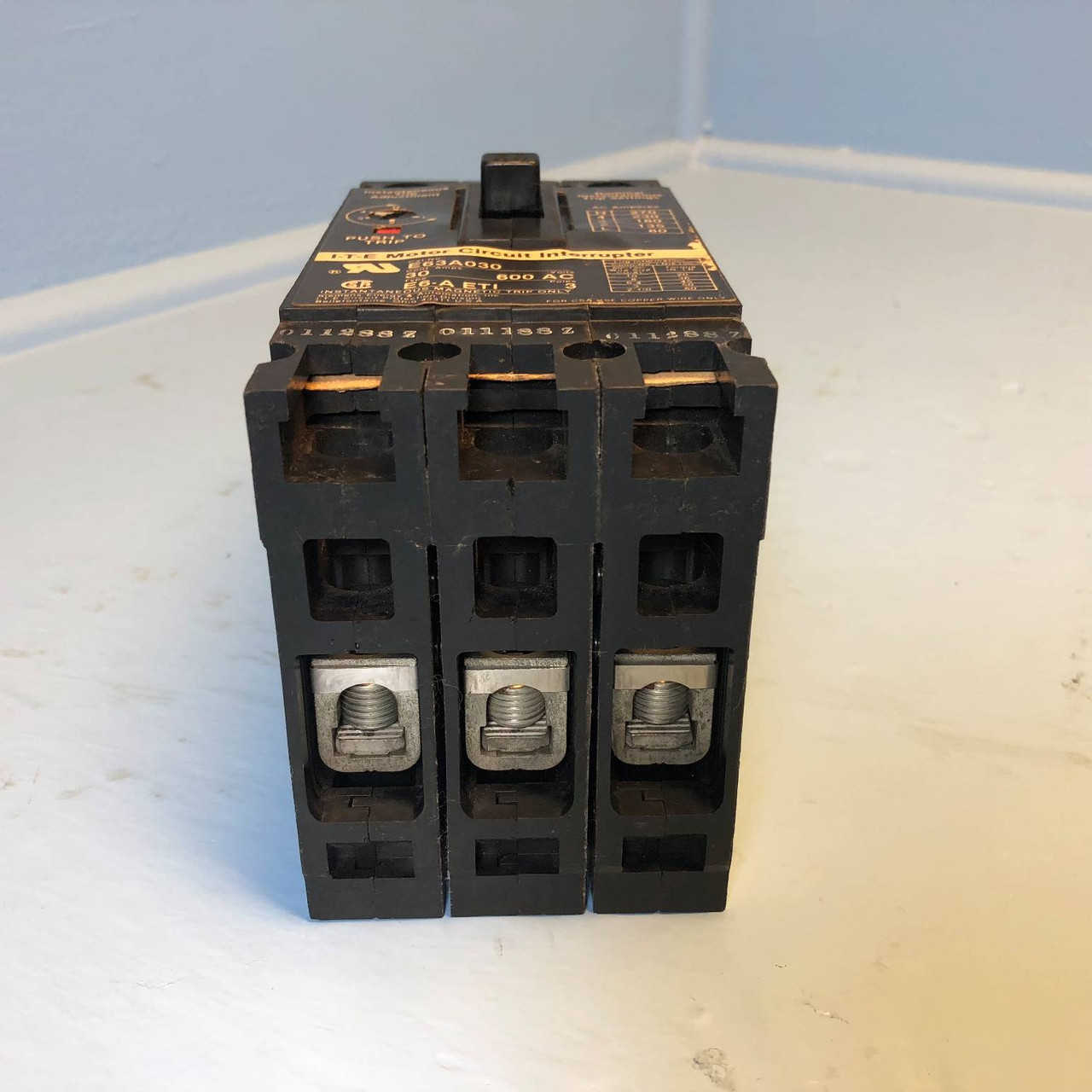 Disjoncteur Moteur Siemens E63A030 Occasion - 30 Ampères, 3 Pôles, 600V, Pour Protection De Circuits Industriels