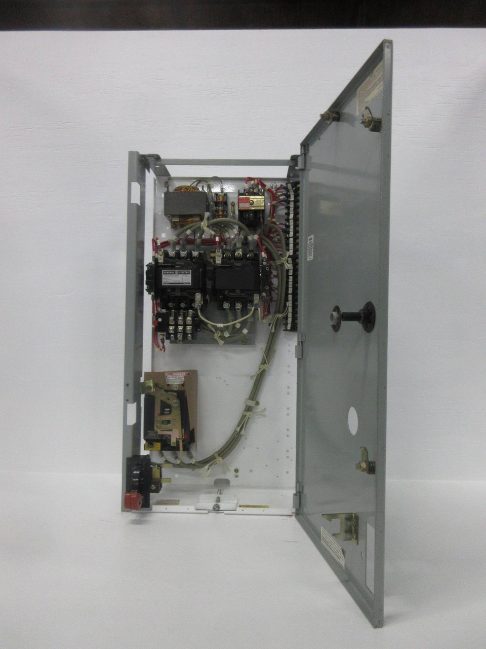 General Electric GE 8000 Size 2 Reversing Starter 15 Amp Breaker 30" MCC Bucket (TK4199-9)
