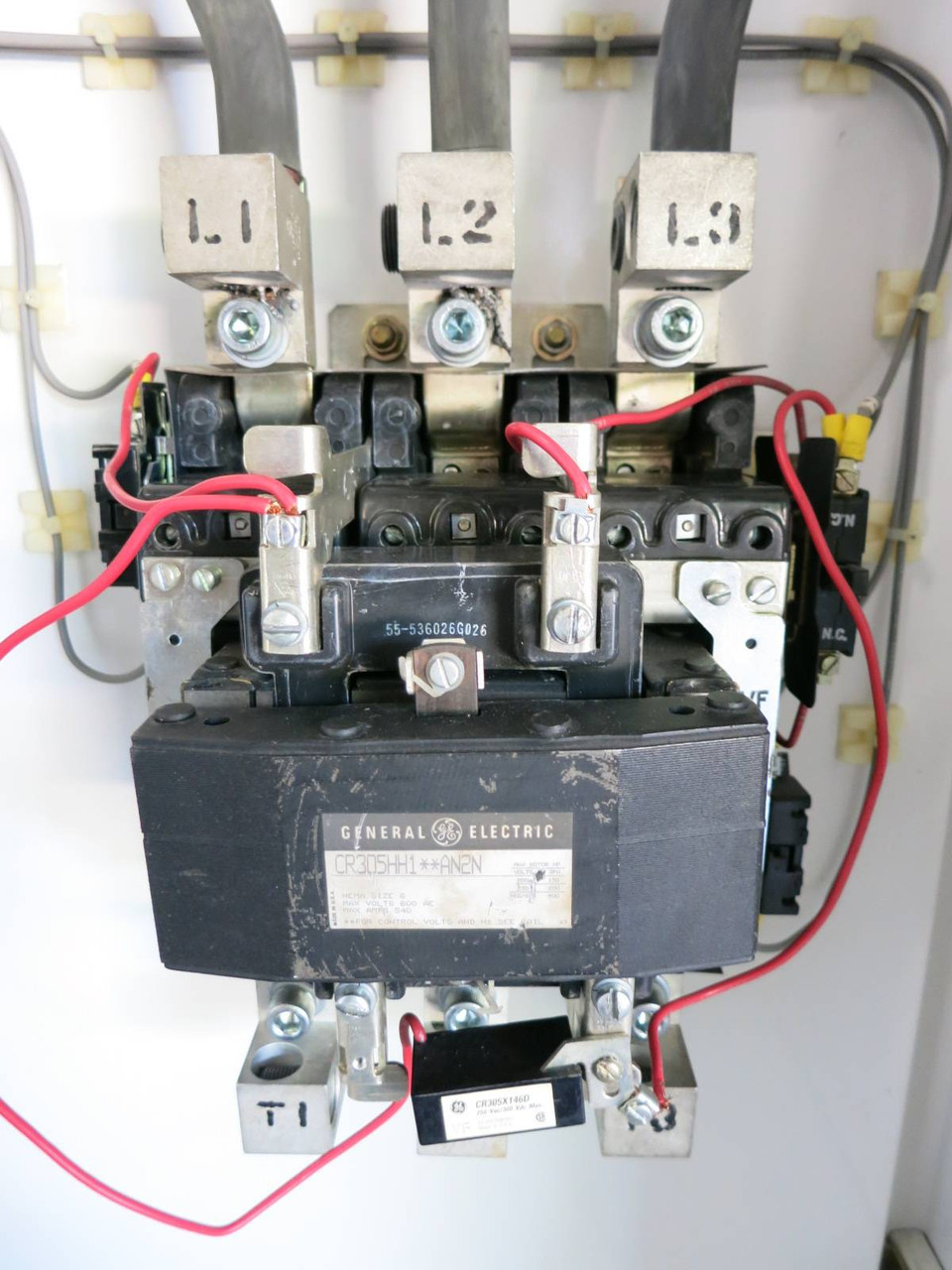 General Electric CR305HH1**AN2N Enclosed Size 6 Contactor 540A 125VDC Control GE (NP2030-5)