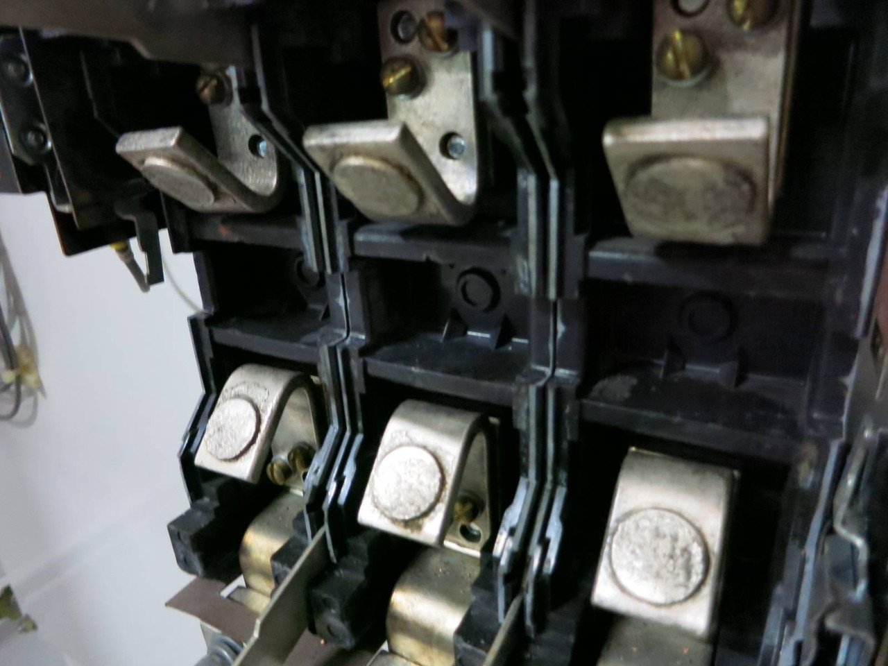 General Electric CR305HH1**AN2N Enclosed Size 6 Contactor 540A 125VDC Control GE (NP2030-5)