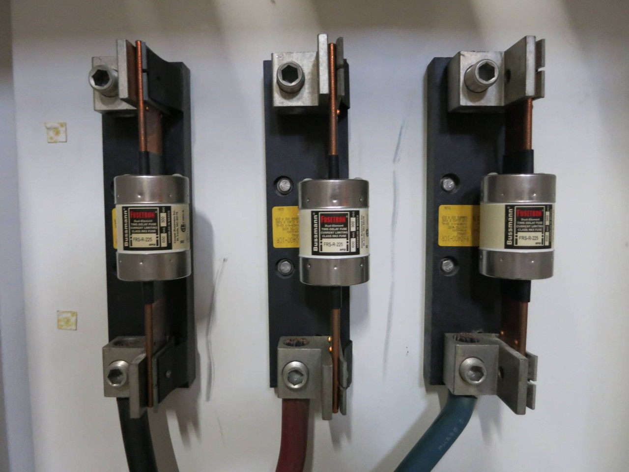 General Electric CR305G1**BYN Enclosed Size 5 Contactor 270A 125 VDC Control 200 (NP2033-4)