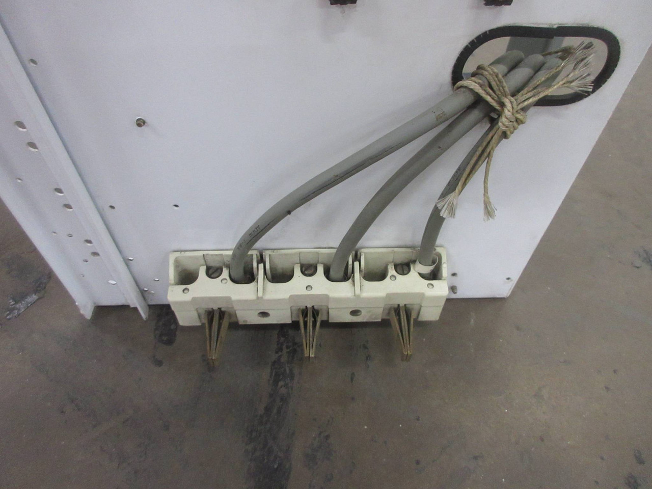 General Electric GE 8000 Size 3 Reversing Starter 100 Amp Breaker 42" MCC Bucket (TK4203-10)