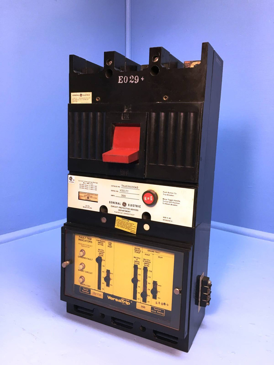 GE THJS3603GA3 300A LIG Circuit Breaker THJS3603 300 Amp Ground General Electric (EBI2310-1)