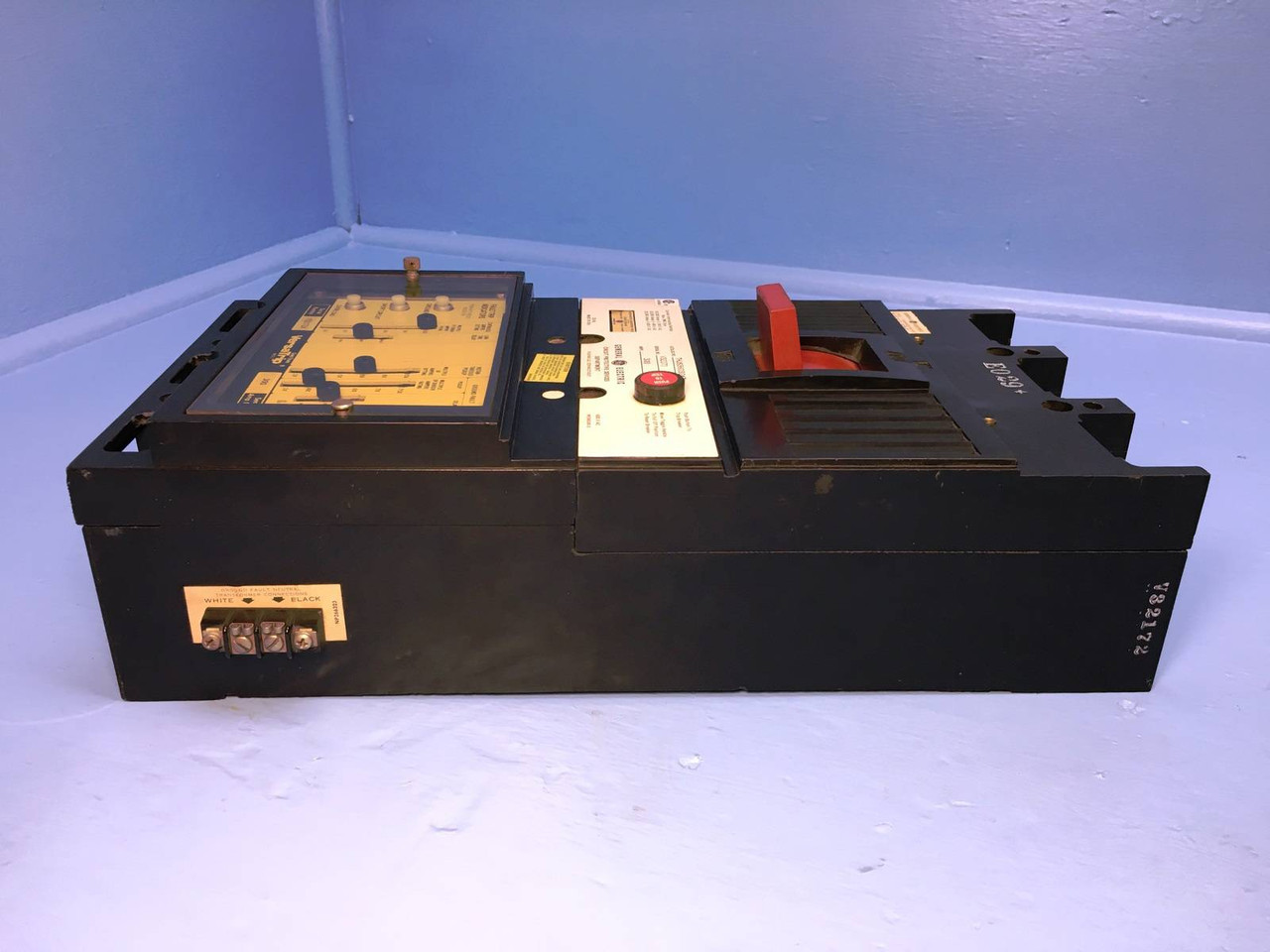 GE THJS3603GA3 300A LIG Circuit Breaker THJS3603 300 Amp Ground General Electric (EBI2310-1)