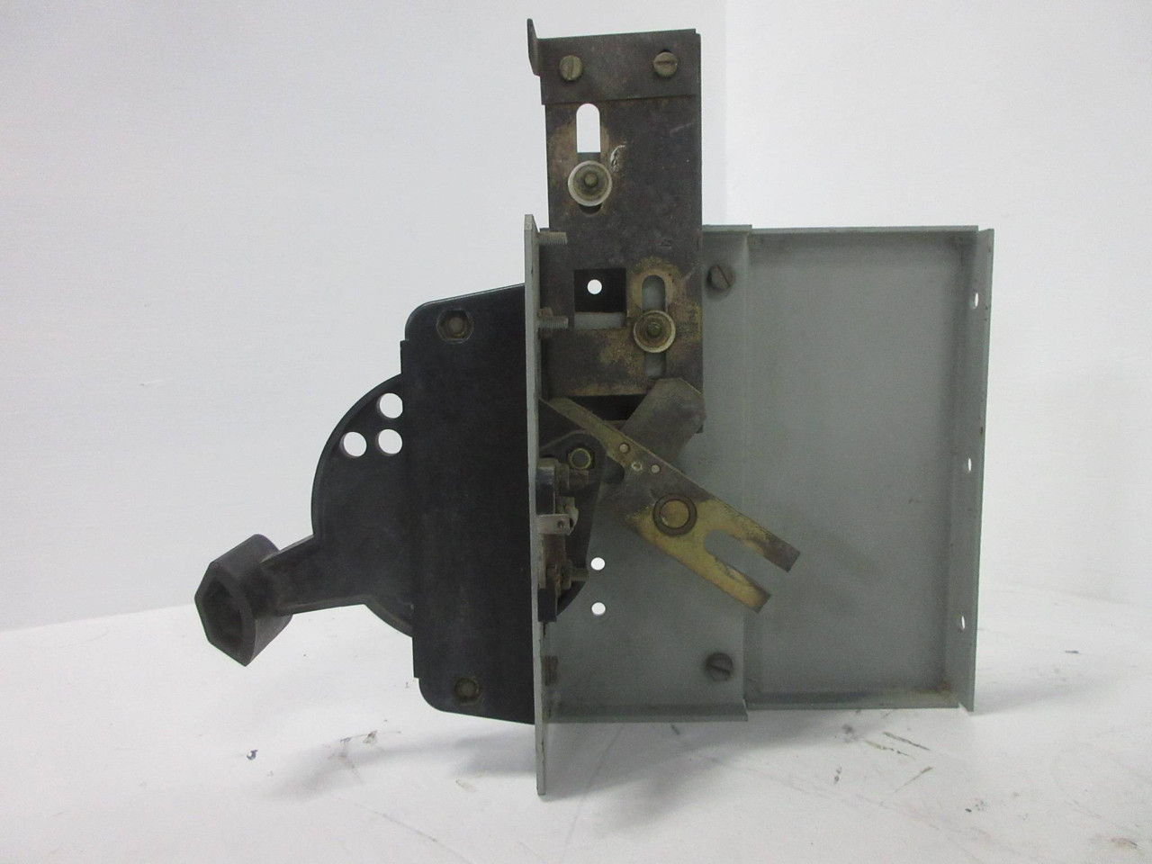 GE 8000 Series 200 Amp Main Breaker Type MCC Feeder Bucket 200A General Electric (TK4285-3)