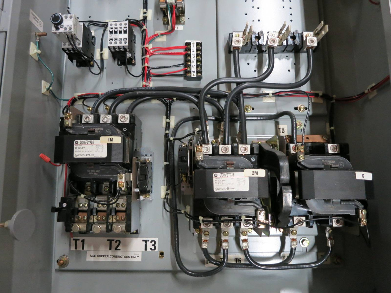 GE Size 4 200 Amp Wye-Delta Starter Fusible Combo Box 300-Line CR332FK 200A 480V (DW1000-1)