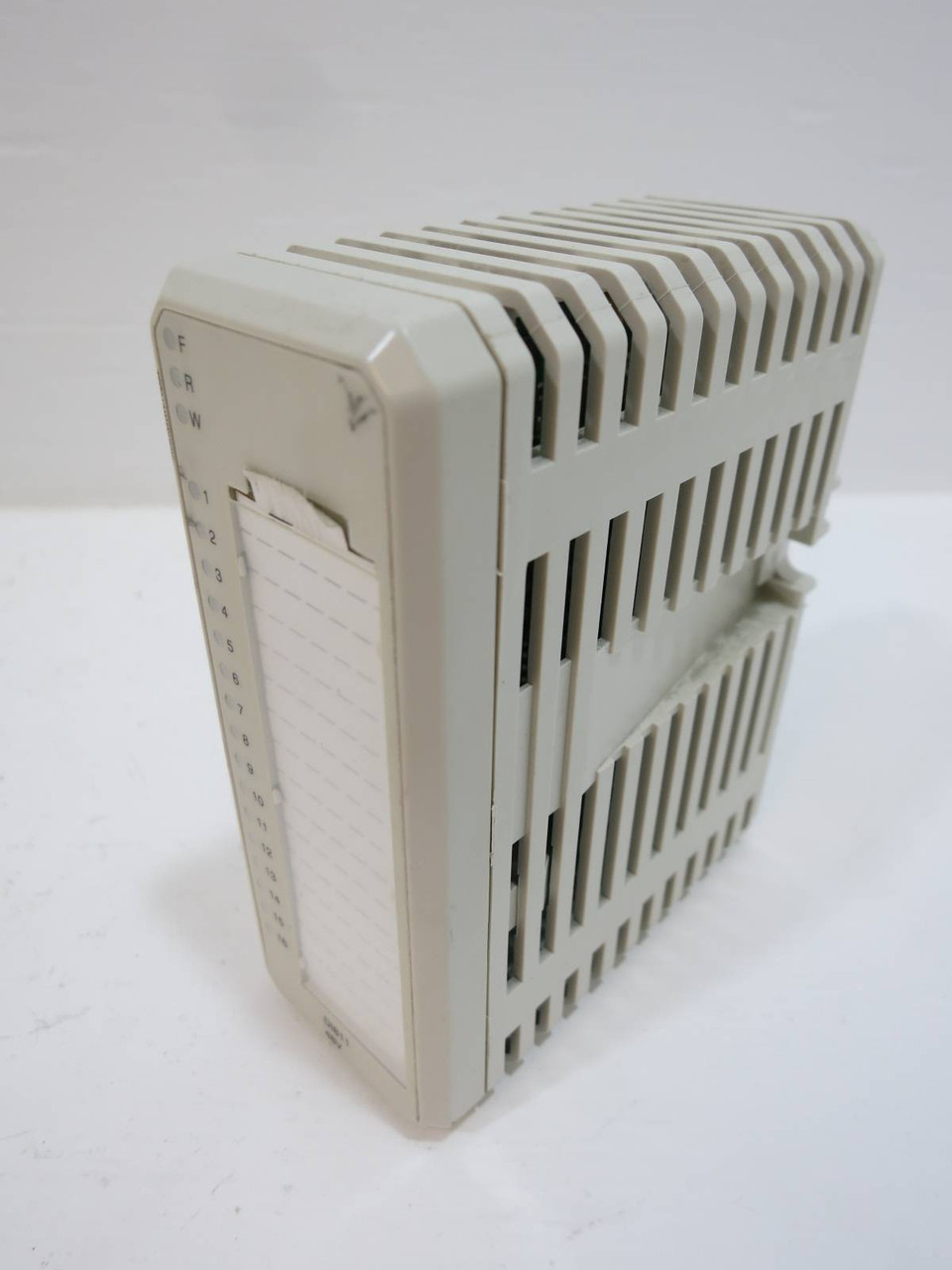 ABB DI811 3BSE008552R1 PR:C PLC Module DI 811 S800 Digital Input 48V 48 V (NP2133-23)