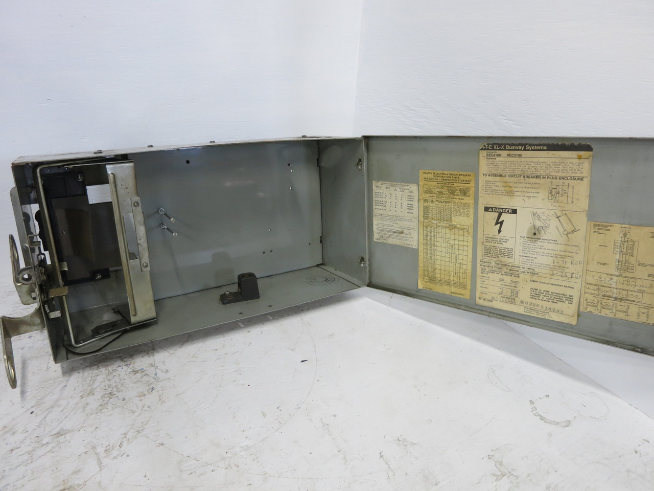 3rd Image of DW1042