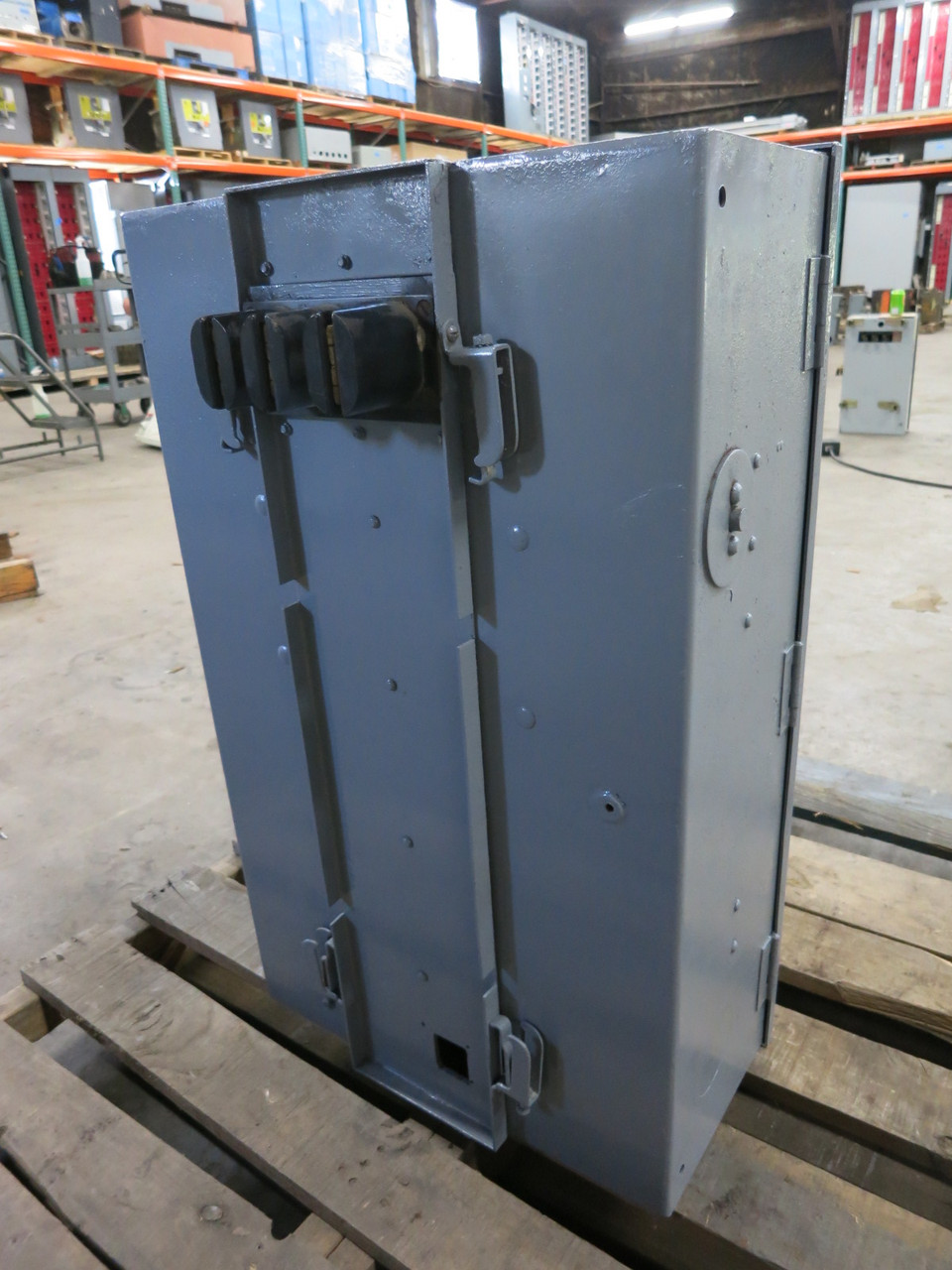 Trumbull FDN325 400A 230V Fusible Bus Plug Switch 400 Amp 3PH 50HP FDN-325 GE (DW1053-2)