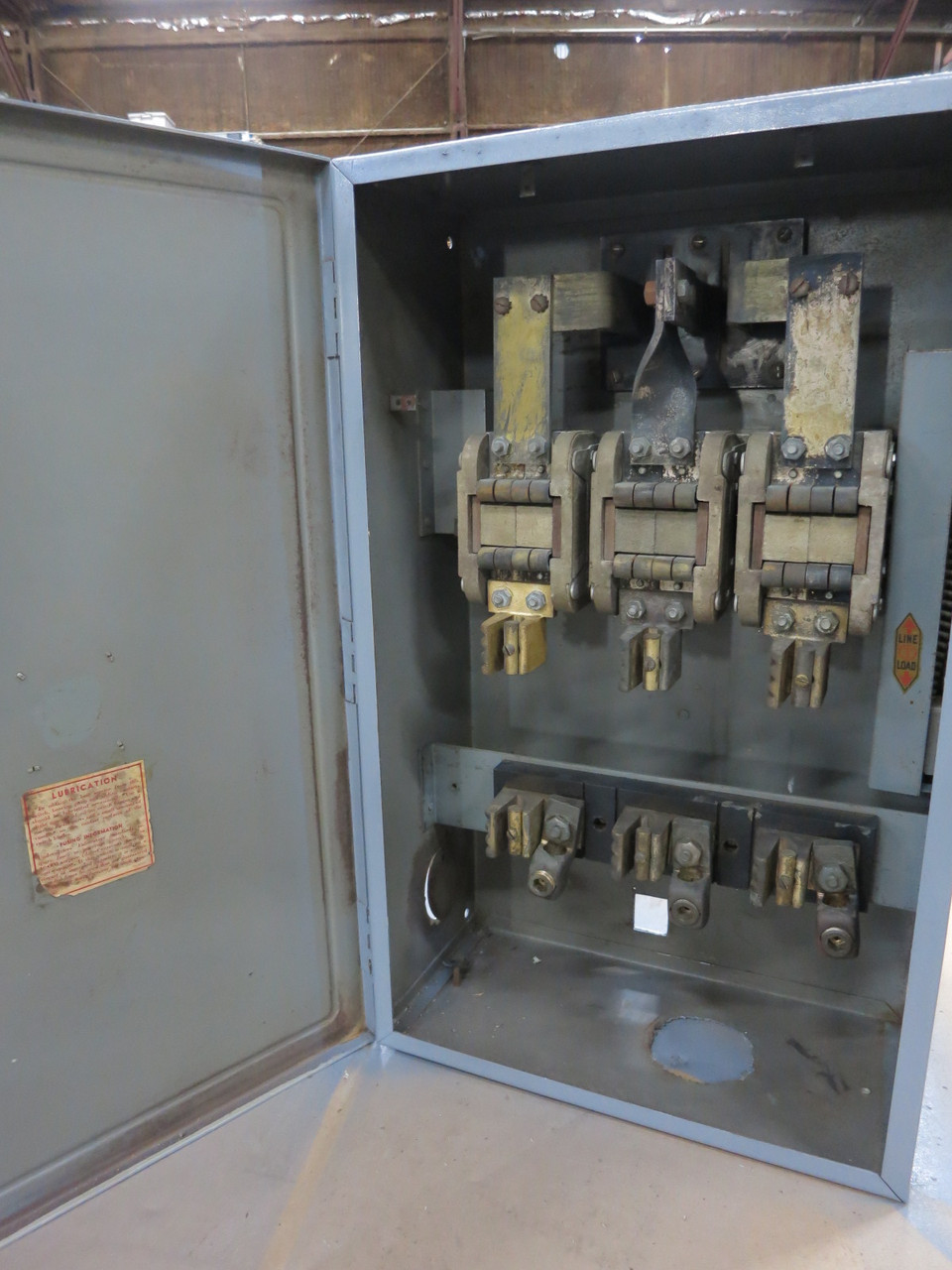 Trumbull FDN325 400A 230V Fusible Bus Plug Switch 400 Amp 3PH 50HP FDN-325 GE (DW1053-2)