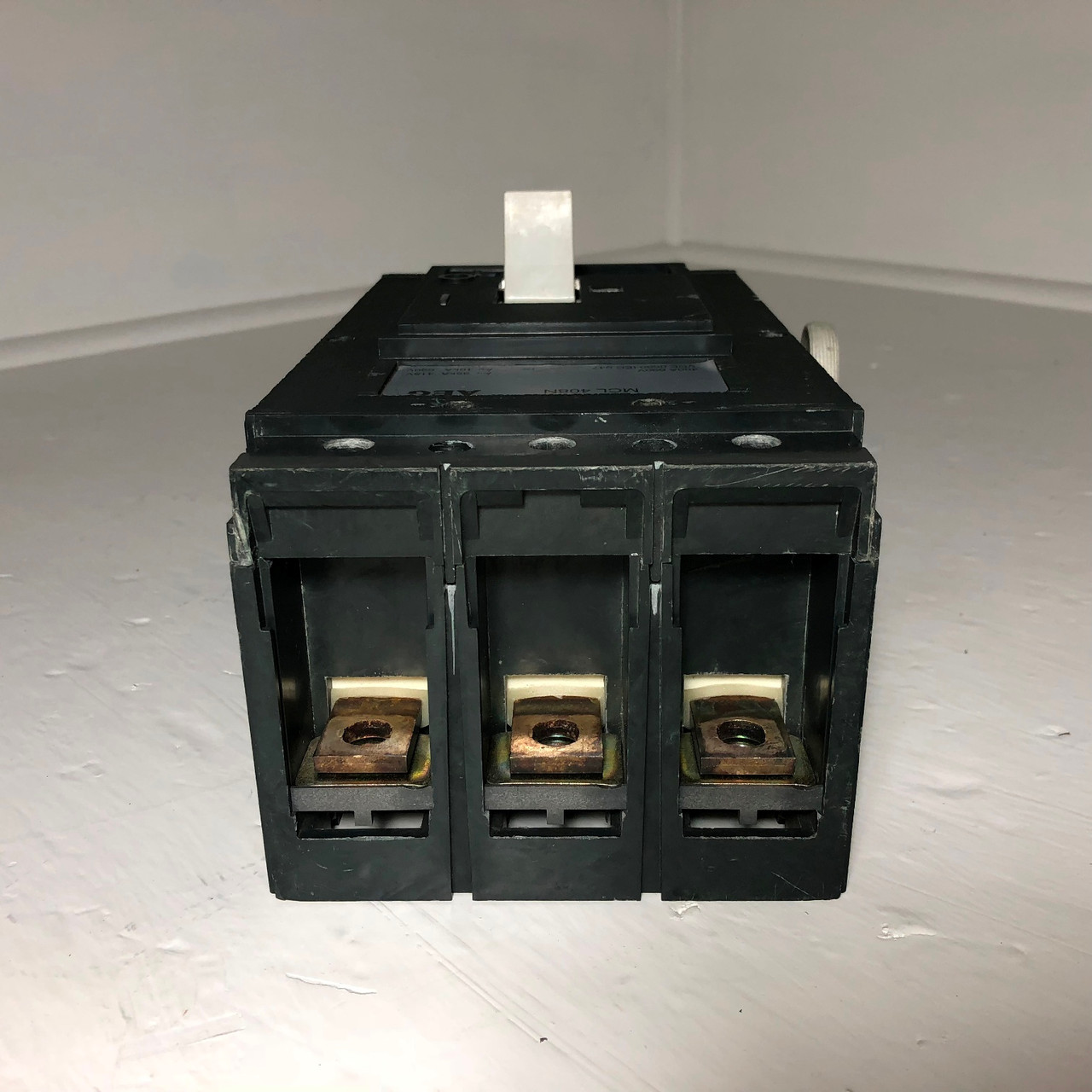 AEG MCL408N 400A Circuit Breaker w/ 400 Amp Trip MCLbs408N 690V 3 Pole MCL 408N (EM3109-1)
