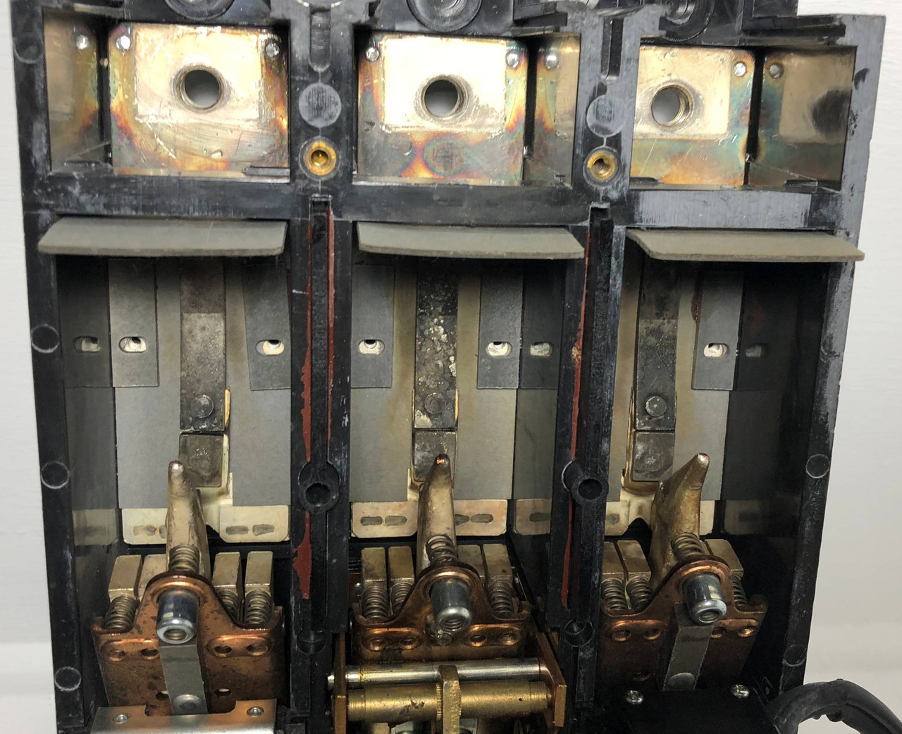 GE THK4VF46 1200A Circuit Breaker w/ 600 Amp Trip & Shunt & Aux General Electric (EM3117-1)