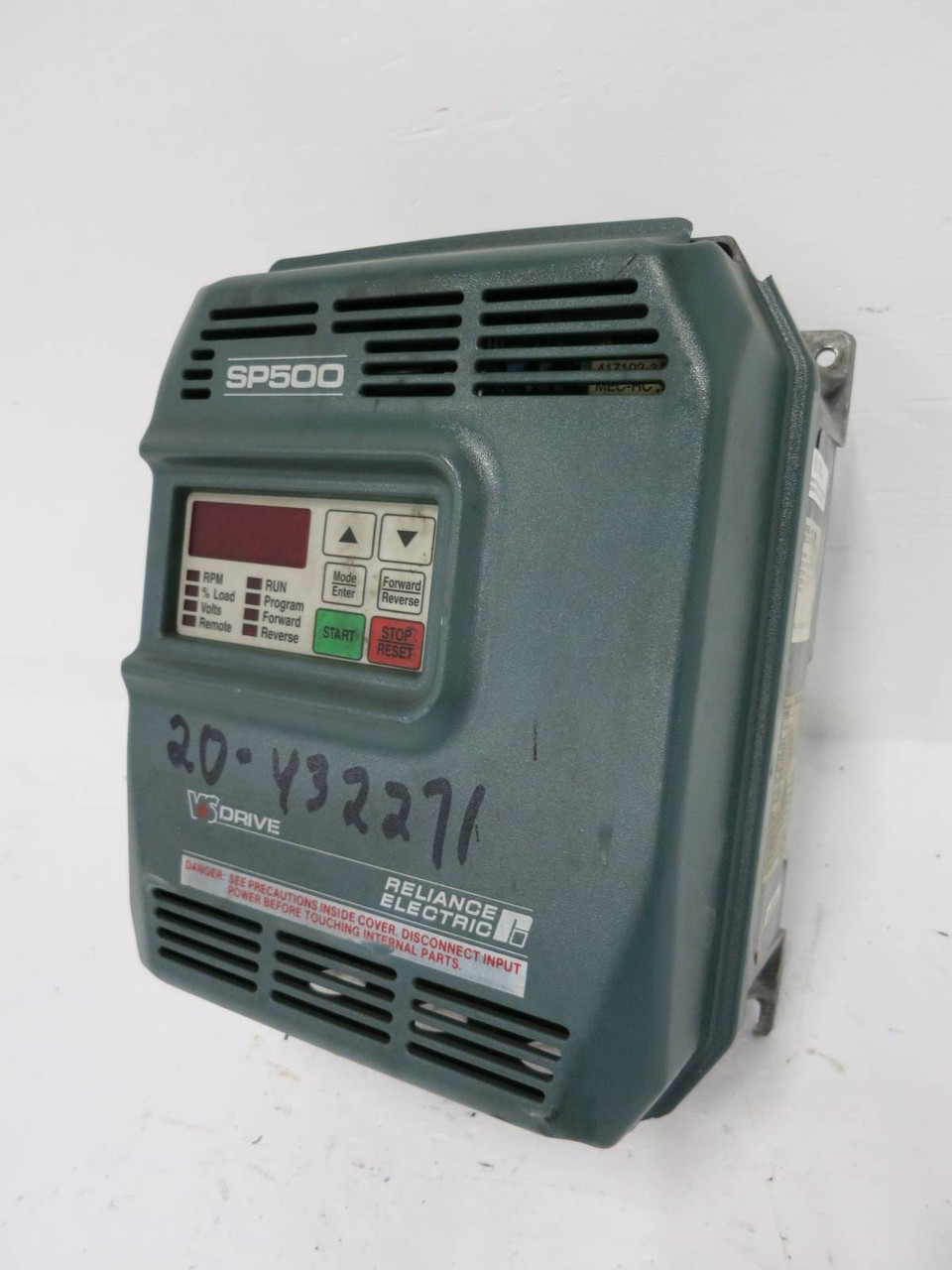 Reliance Electric 1SU51003 3HP SP500 AC VS Drive 3 HP 575V 3PH 5.2A 5.2 Amp FLAW (DW1148-3)