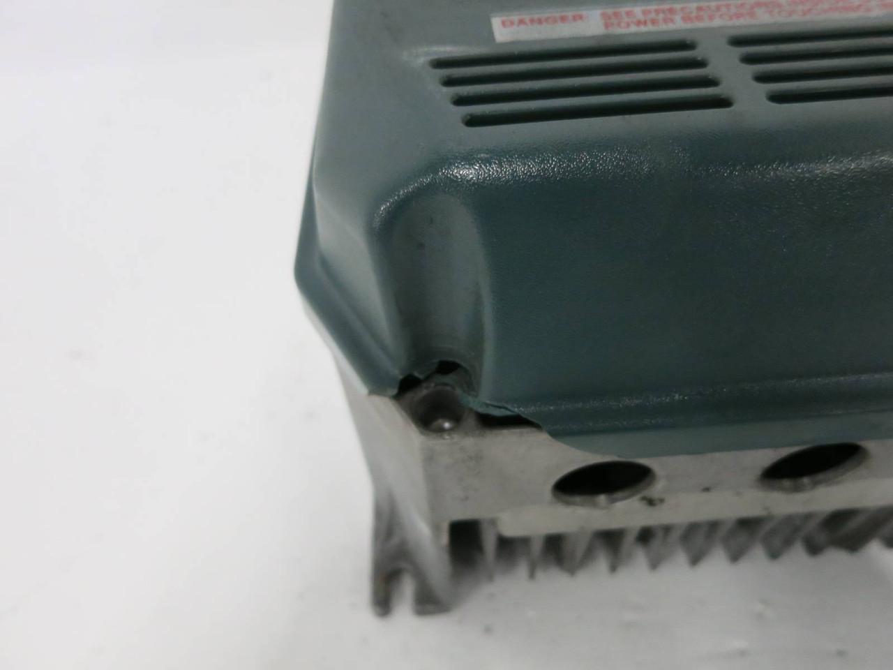 Reliance Electric 1SU51003 3HP SP500 AC VS Drive 3 HP 575V 3PH 5.2A 5.2 Amp FLAW (DW1148-3)