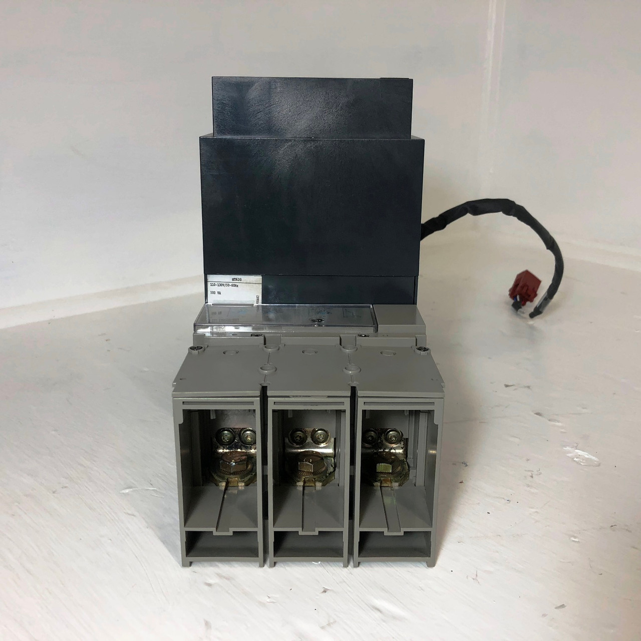 Merlin Gerin NSJ600H 600A Circuit Breaker w/ Operating Mechanism & Shunt 600 Amp (EM3216-3)