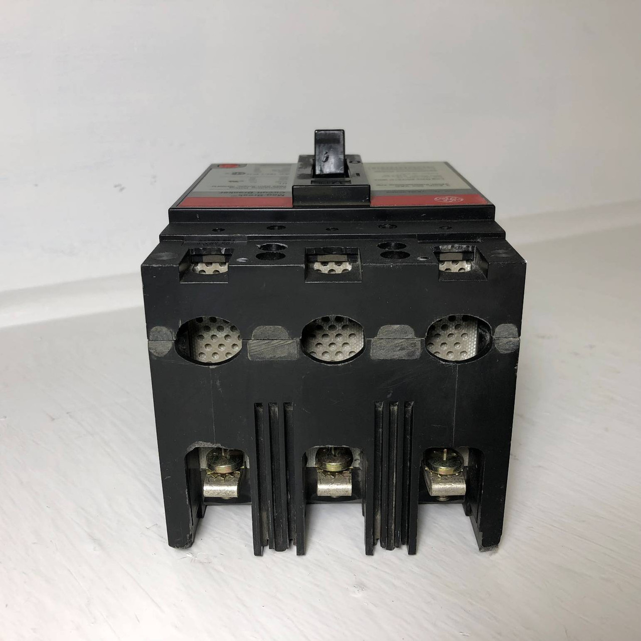 GE TEML36003 3A Mag-Break Circuit Breaker 480/600V 3 Amp General Electric flaw (EM3233-1)