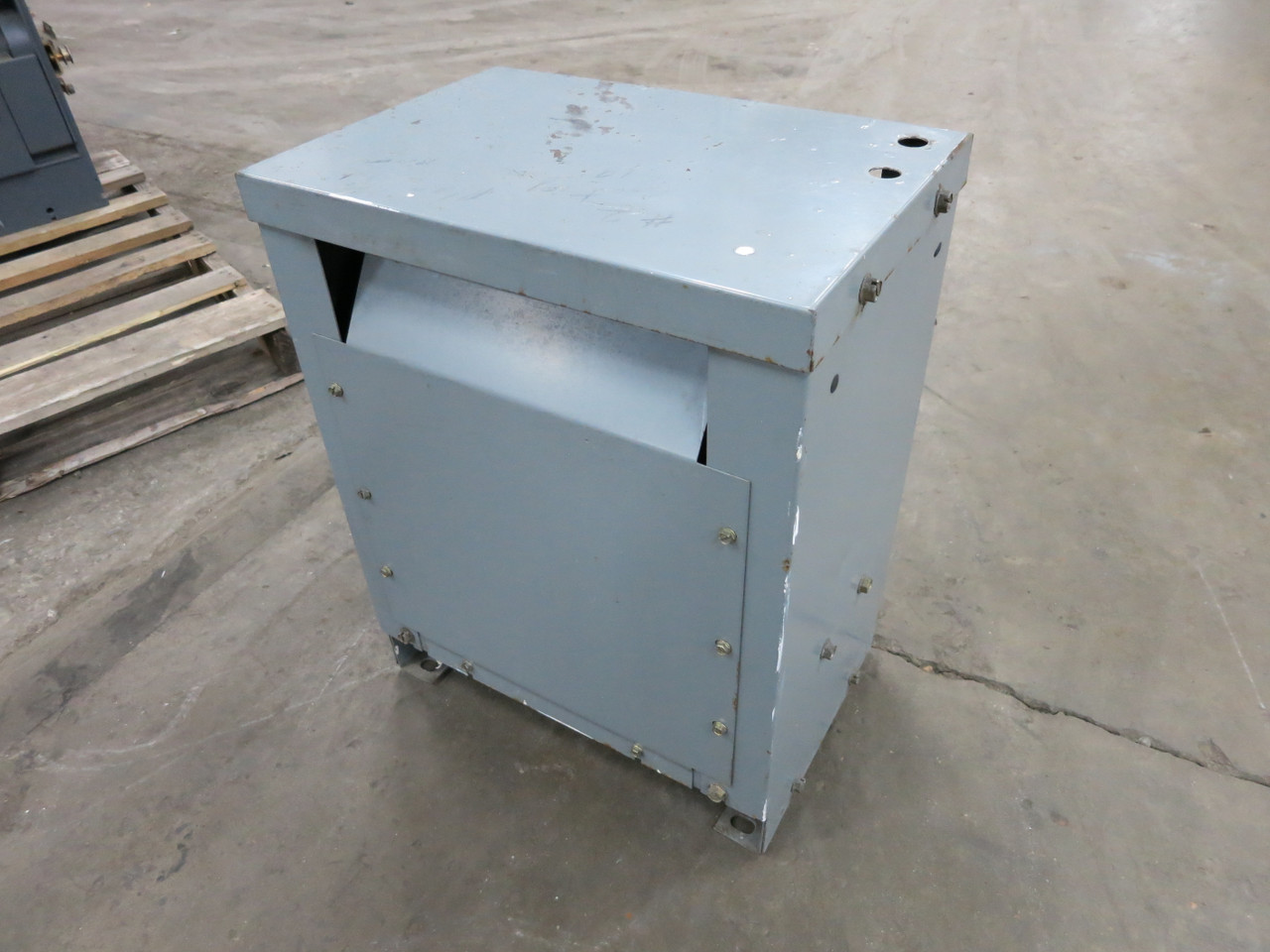 Sylvania 14 kVA 460 to 460Y/266 V 3PH Isolation Transformer 142-LP3T 14kVA Y GTE (DW1356-1)