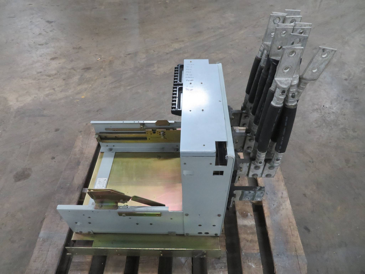 General Electric TAK6SRH1 Switching Device Adapter AKRT 2000 Cradle Chassis Rack (NP2234-1)