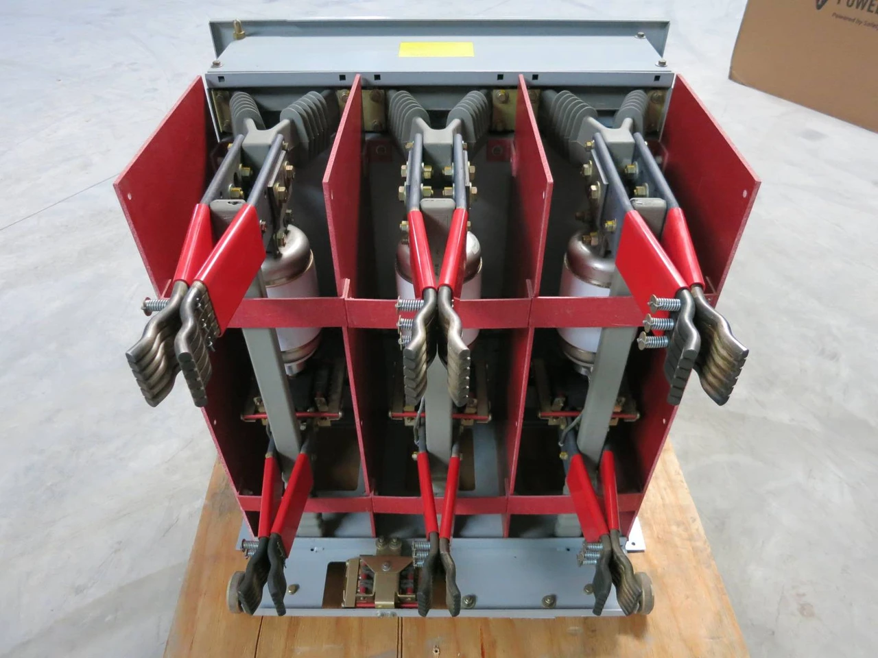 Powell Industries 2000A 15kV 15PV500-3 125DC Powl-Vac Vacuum Breaker PowlVac GE (PM2923-1)