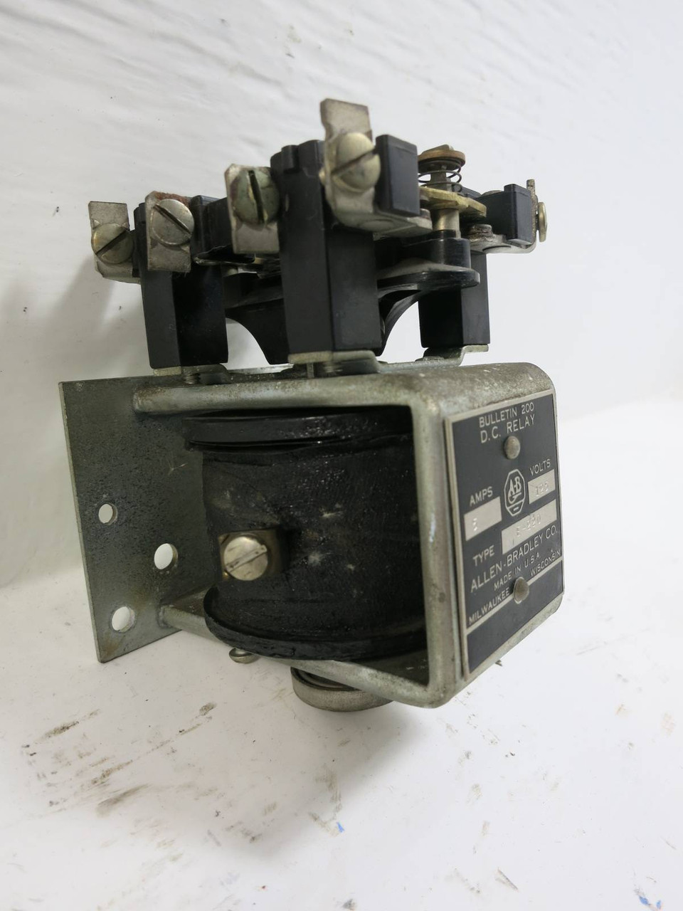 Allen Bradley E-220 Bulletin 200 D.C. Relay 5A 125V DC Relay (TK4691-1)