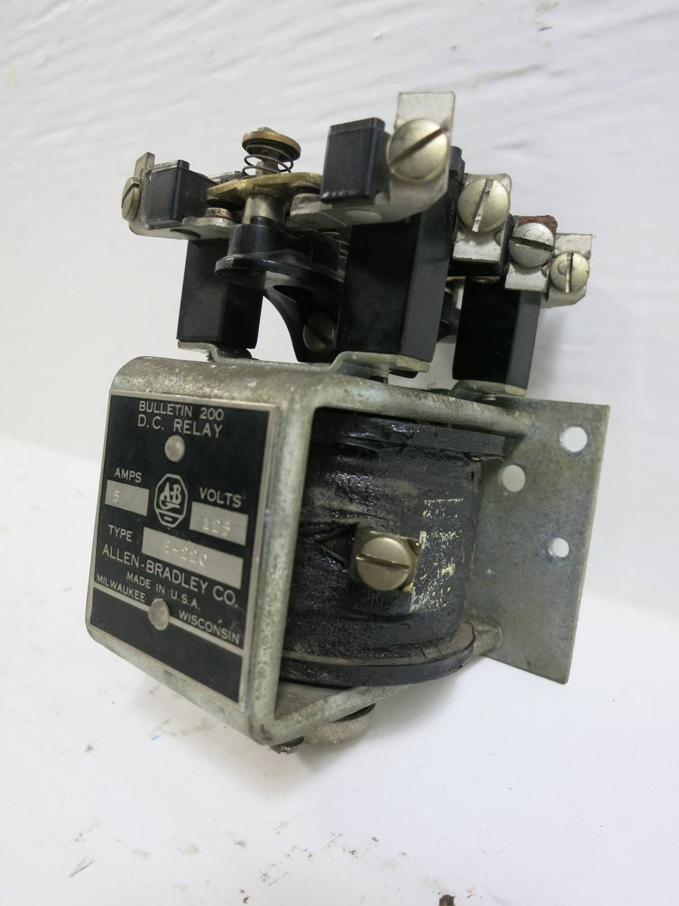Image of Allen Bradley E-220 Bulletin 200 D.C. Relay 5A 125V DC Relay
