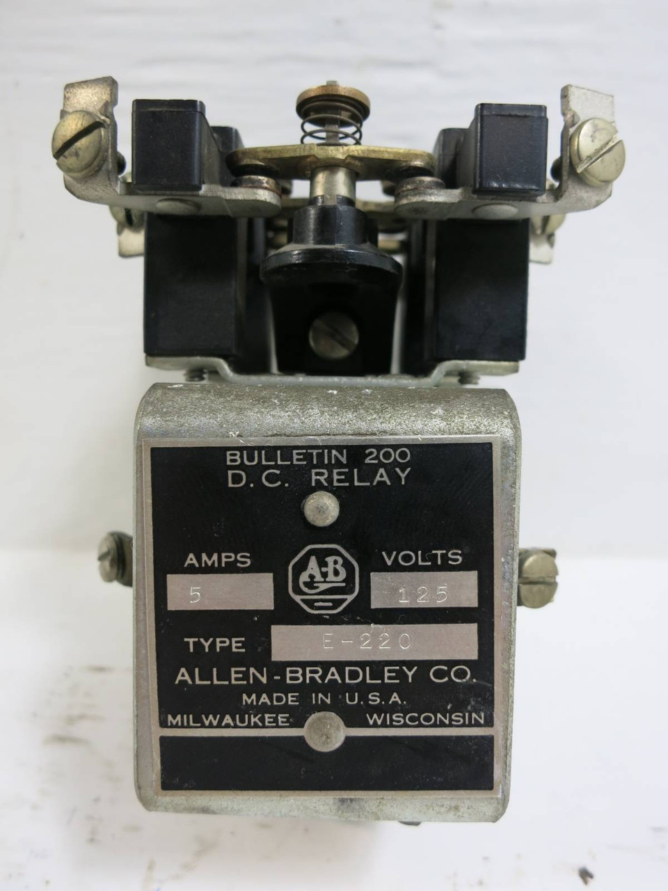 Allen Bradley E-220 Bulletin 200 D.C. Relay 5A 125V DC Relay (TK4691-1)