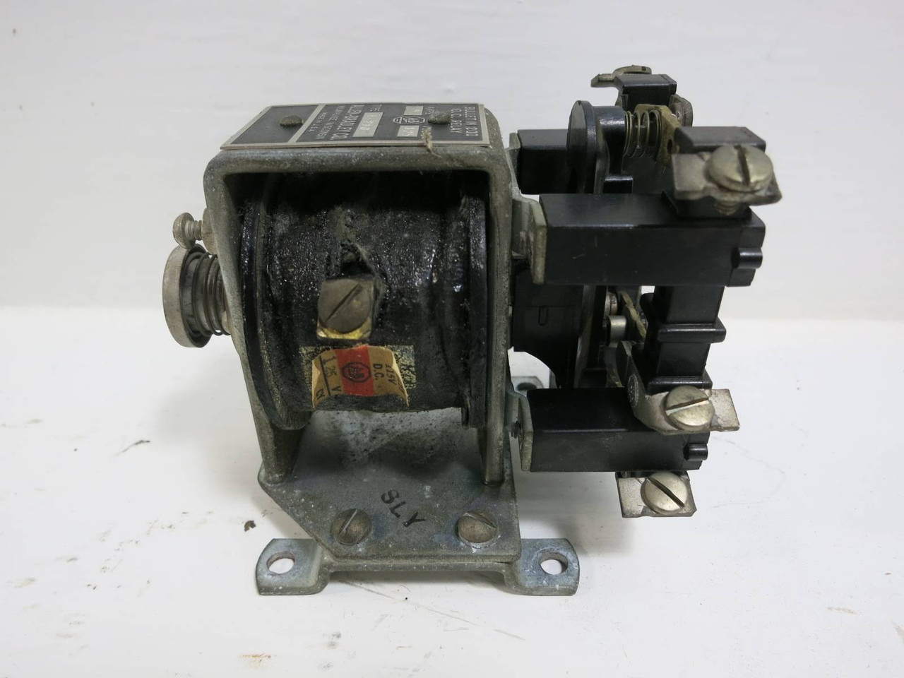 Allen Bradley E-210 Bulletin 200 D.C. Relay 5A 125V DC Relay (TK4692-14)