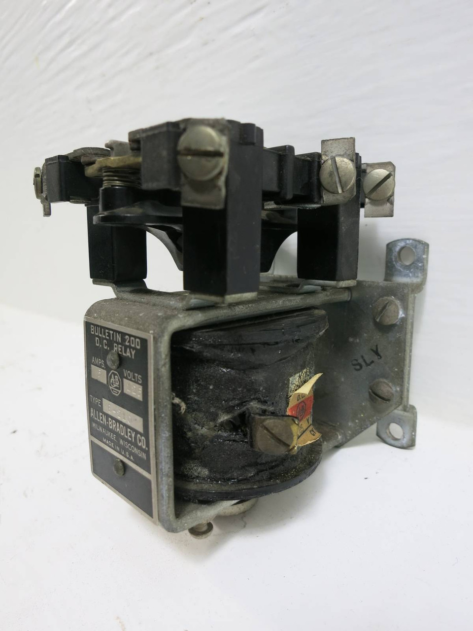 Allen Bradley E-210 Bulletin 200 D.C. Relay 5A 125V DC Relay (TK4692-14)