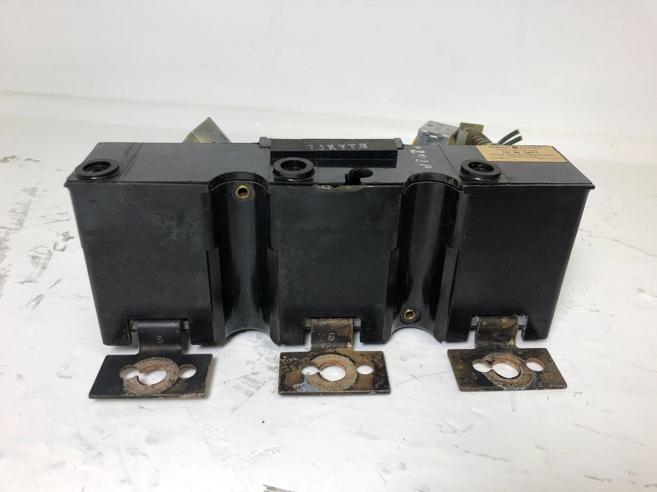 GE TJKYT3 400A Non-Automatic TJK Trip Unit w/ UVR & Aux J Frame General Electric (EM3366-1)