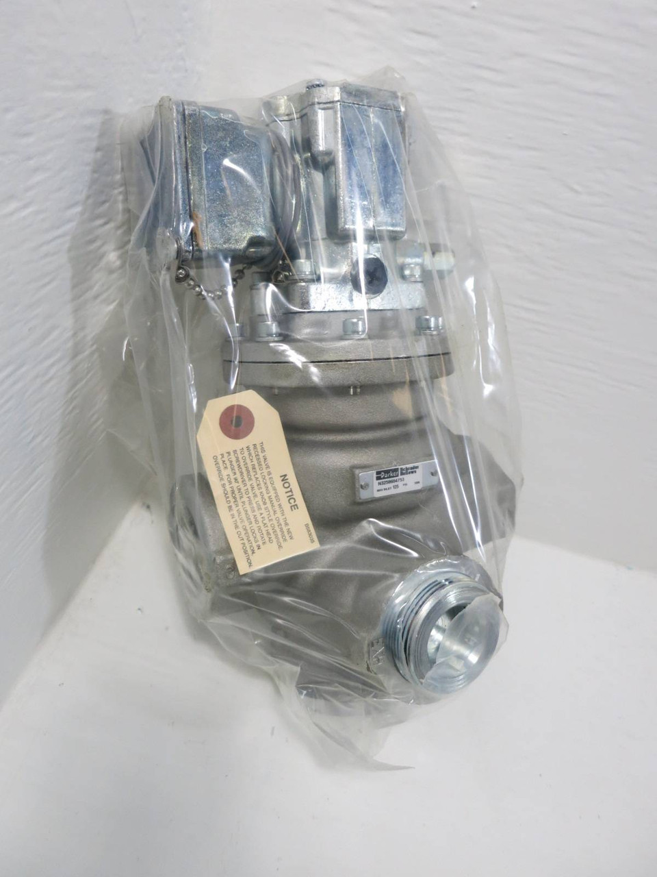 NEW Parker N3258604753 Inline Valve 125 psi Schrader Bellows New In Box NIB (TK4714-1)