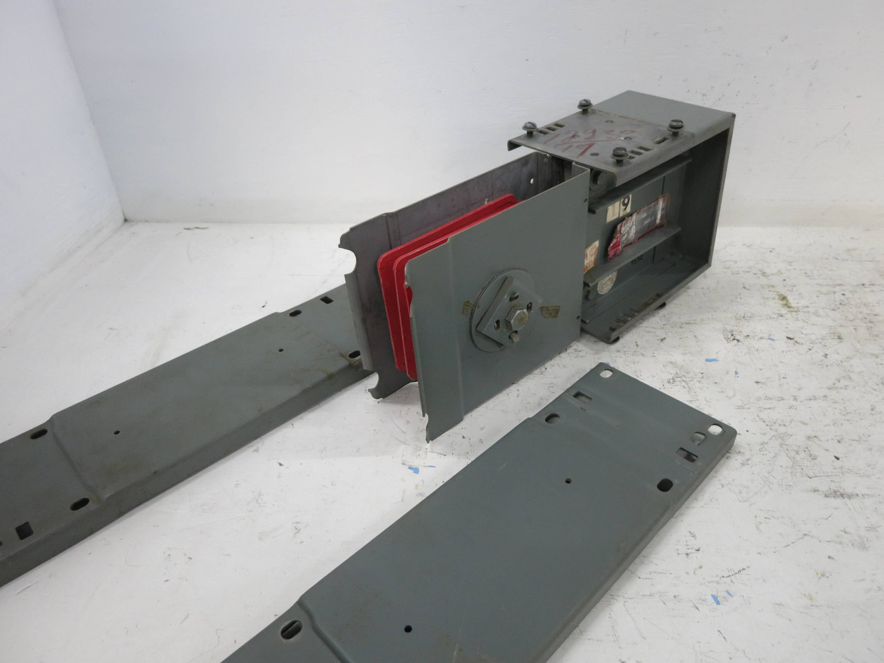GE AFS-1 Armor-Clad 800A 600V Busway End Cap 3PH 3W Endcap 800 Amp w/ Connector (DW1410-2)