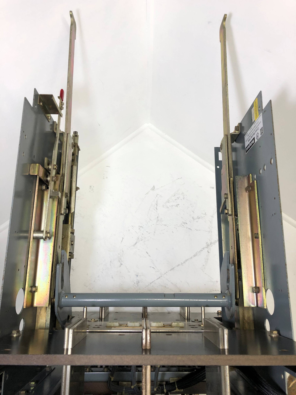 Westinghouse 25SPBDOS 2500A Drawout Cradle for SPB 100 Breaker 2000/2500 Amp (EM3375-1)