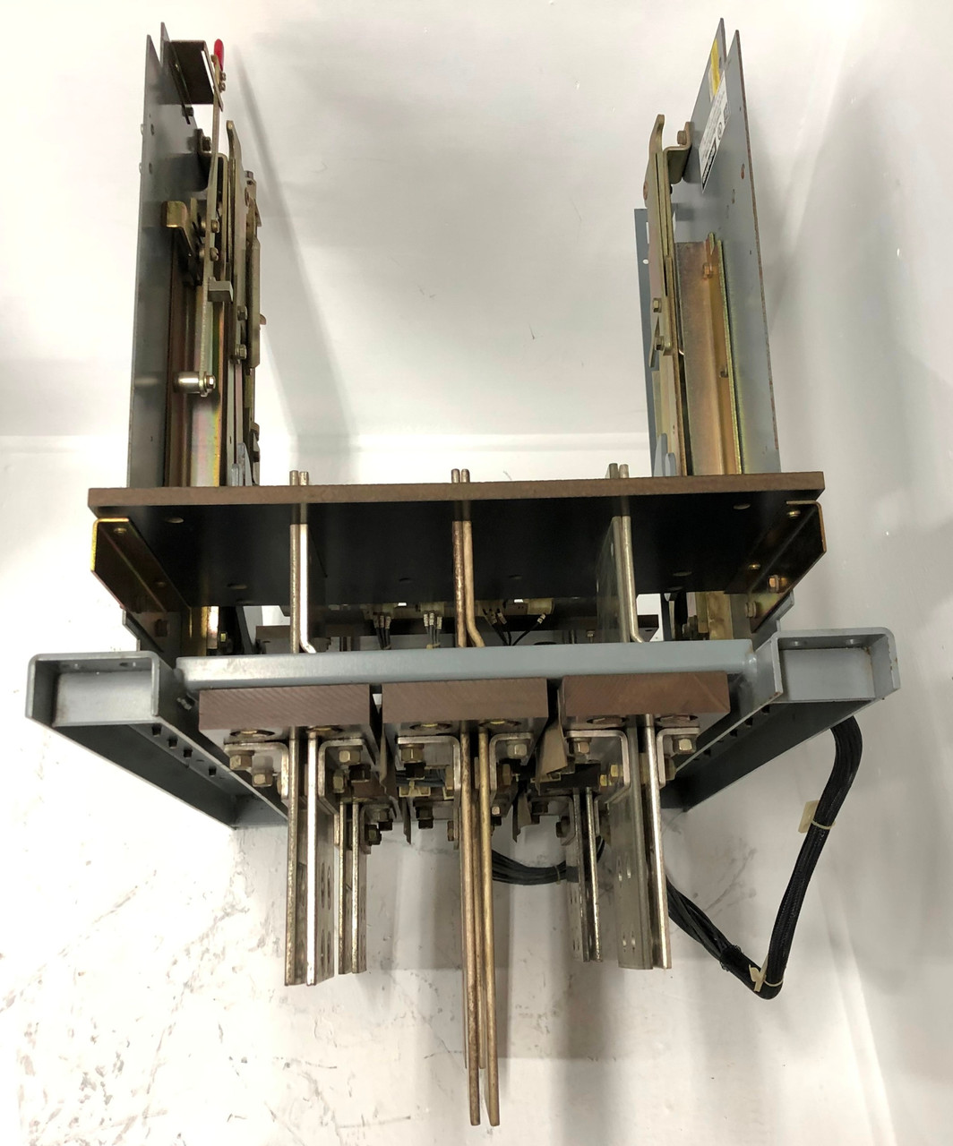 Westinghouse 25SPBDOS 2500A Drawout Cradle for SPB 100 Breaker 2000/2500 Amp (EM3375-1)