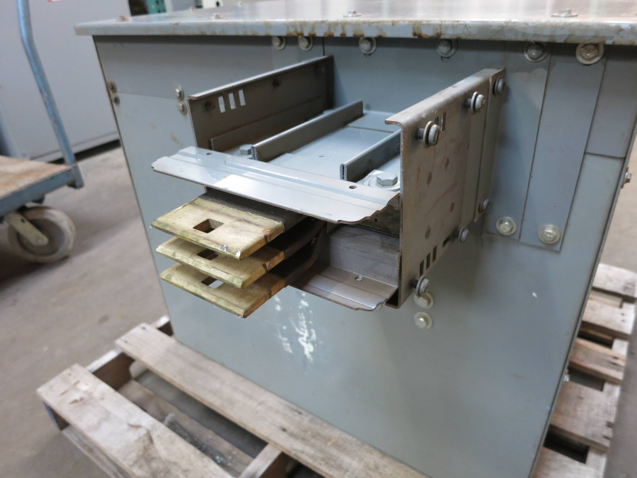 GE AFS1 800A 600V Armor-Clad Cable Tap Box 3PH 3W Busway End 800 Amp w Connector (DW1409-4)