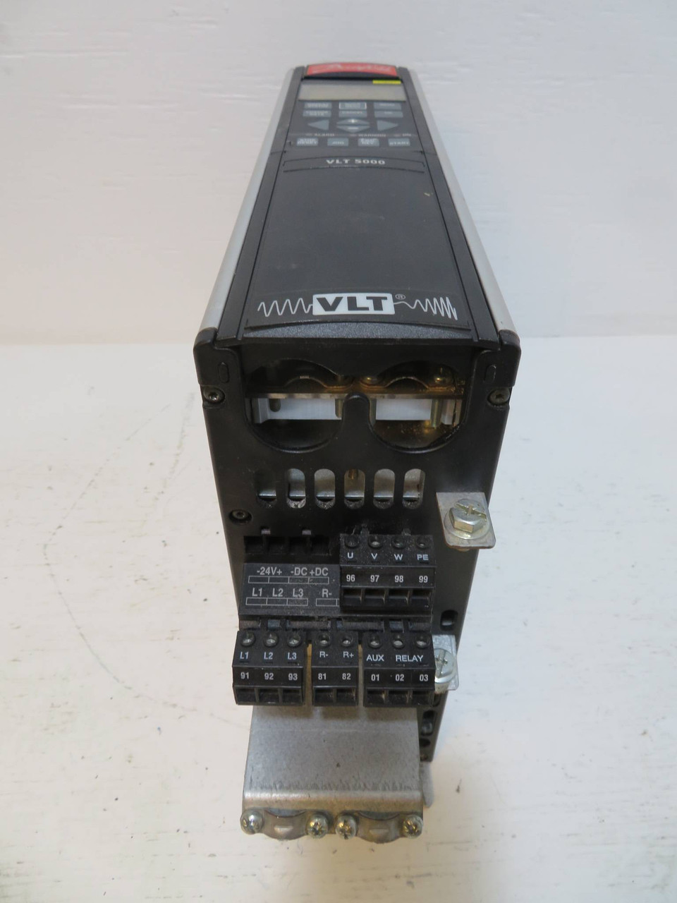 Danfoss 1 HP VLT5001PT5B20STR3DLF00A00C0 VLT 5000 Variable Speed Drive .75 kW VS (NP2264-1)