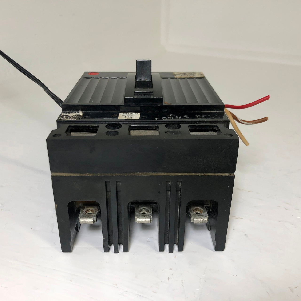 GE TEB132Y100 100A Molded Case Switch w/ Aux & Shunt 240 VAC 100 Amp bad label (EM3433-2)